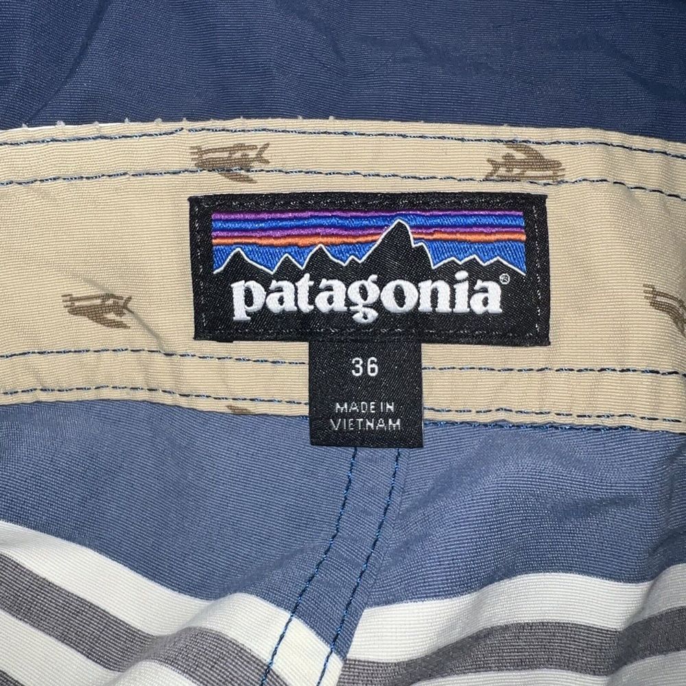 Patagonia Men's 36 Blue Yellow Wave‎ Farer Board Striped Short Style 86621